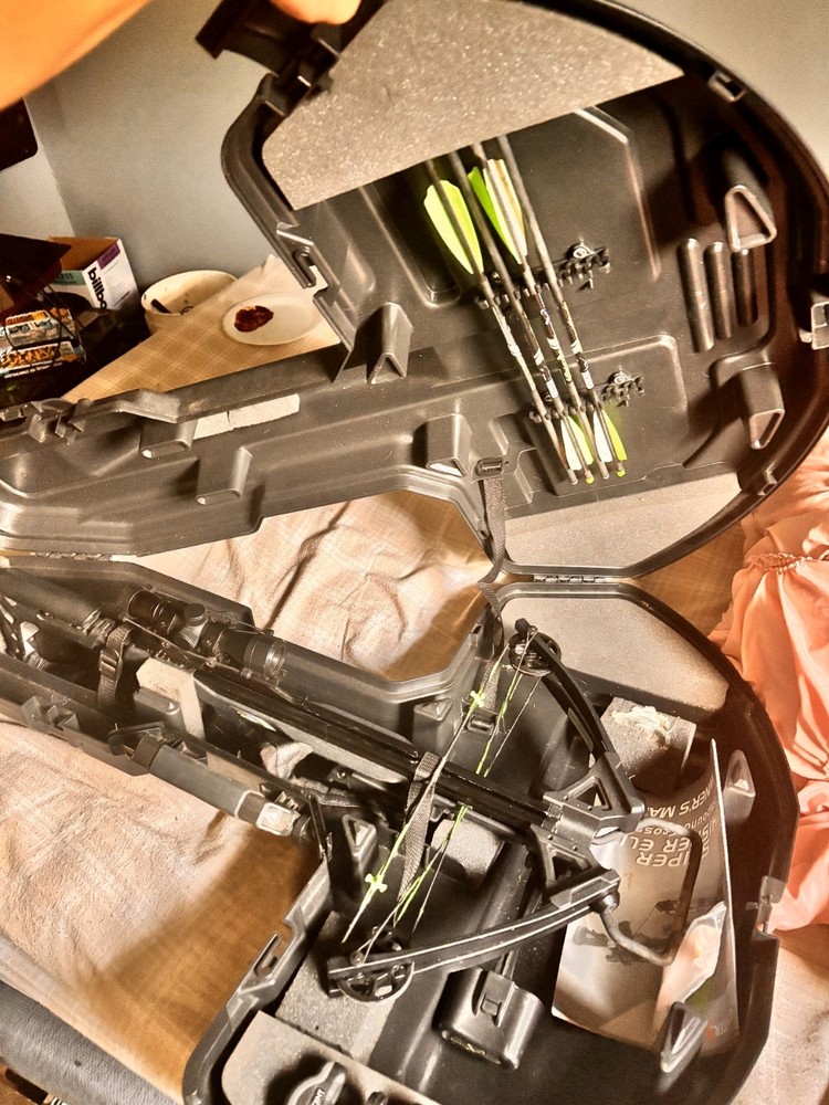 XForce Blade Crossbow with Arrows and Case Excellent Condition