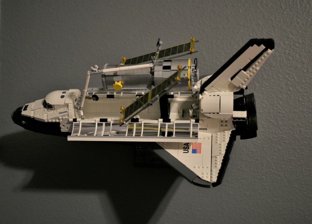 Ultimate Display Solutions wall display for Lego Space Shuttle Discovery 10283