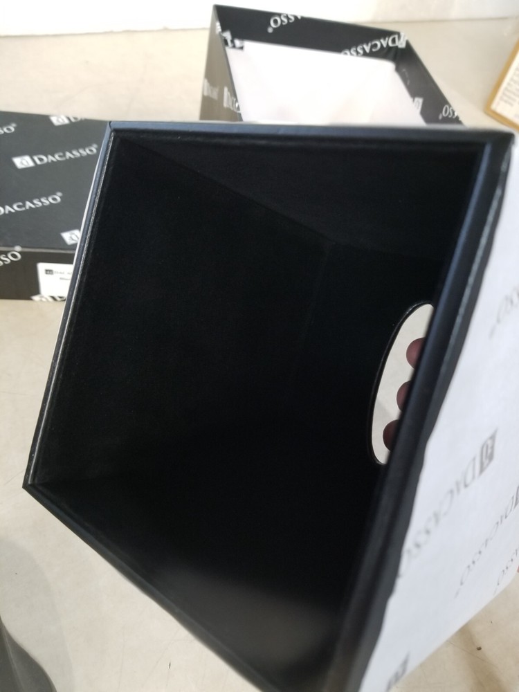 Dacasso Leather Tissue Box Cover, Classic Black (A1037)