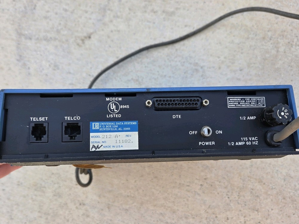 Vintage Universal Data Systems/ Motorola Model 212A