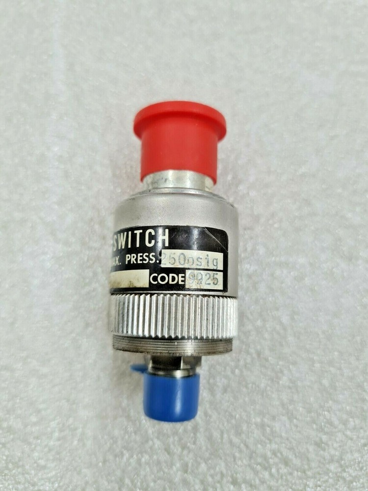 GOVERNOR CONTROL SYSTEMS 1724-105 PG-EG MODE PRESSURE INDICATING SWITCH 250 PSI