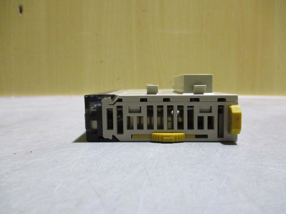 OMRON CJ1W-OD231 Output Unit Module Qty 2 USED
