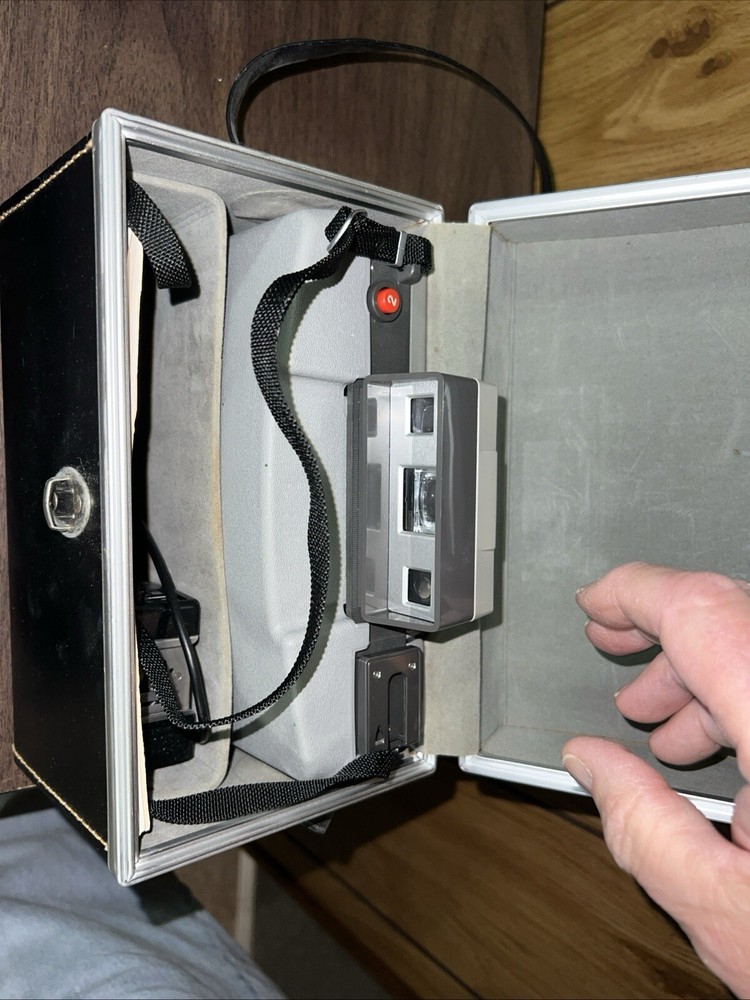Vintage Polaroid Automatic Land Camera Model 420 With Flash Hard Case
