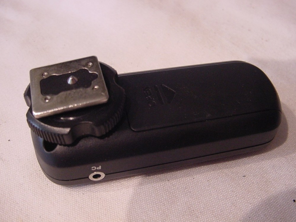 NEEWER 2.4GHz FLASH TRIGGER