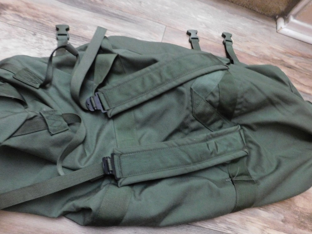 US MILITARY GREEN DUFFLE BAG