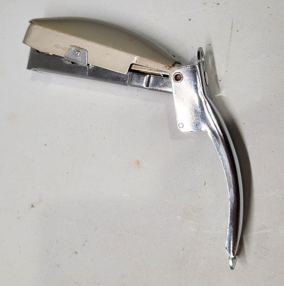 VINTAGE BATES 88P PLIER STAPLER - GRAY - WORKS GREAT