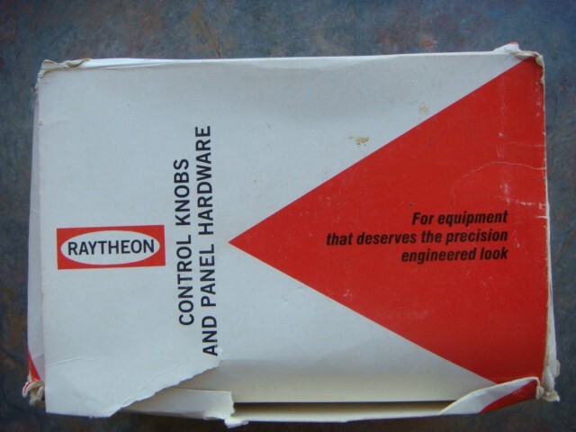ONE Lot FIVE (5) Raytheon Pointer Knobs TS125-2WL-2 -- New & Unused