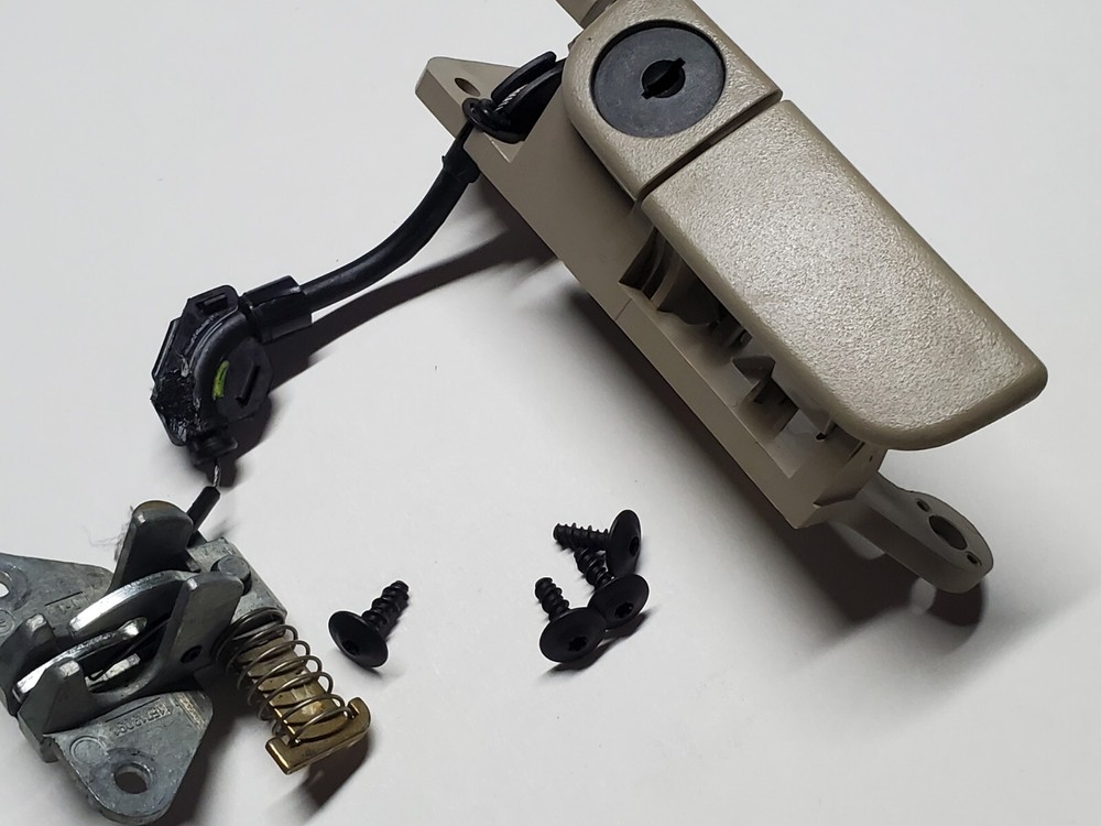 2001-2005 CADILLAC DEVILLE GLOVE BOX LATCH BEIGE LOCK HANDLE OEM