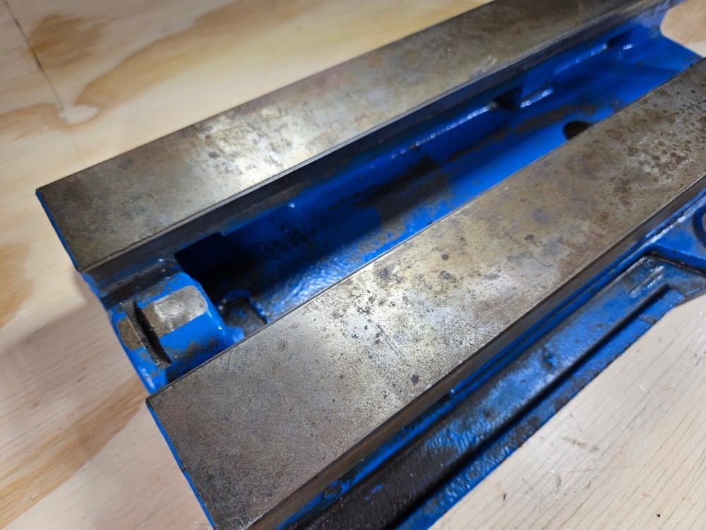 KURT MACHINE VISE D-688 Base Plate only no jaws or handle - FAST SHIP!💨✅