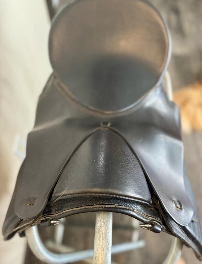 Ansur Classic Dressage Saddle