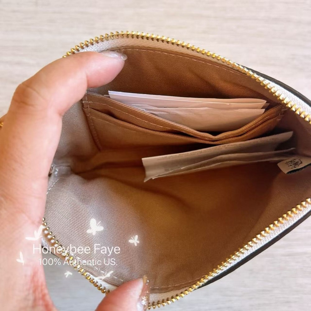 NWT Coach Corner Zip Wristlet