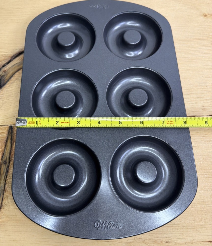 Wilton Doughnut & Twisted Long John 2 piece baking set