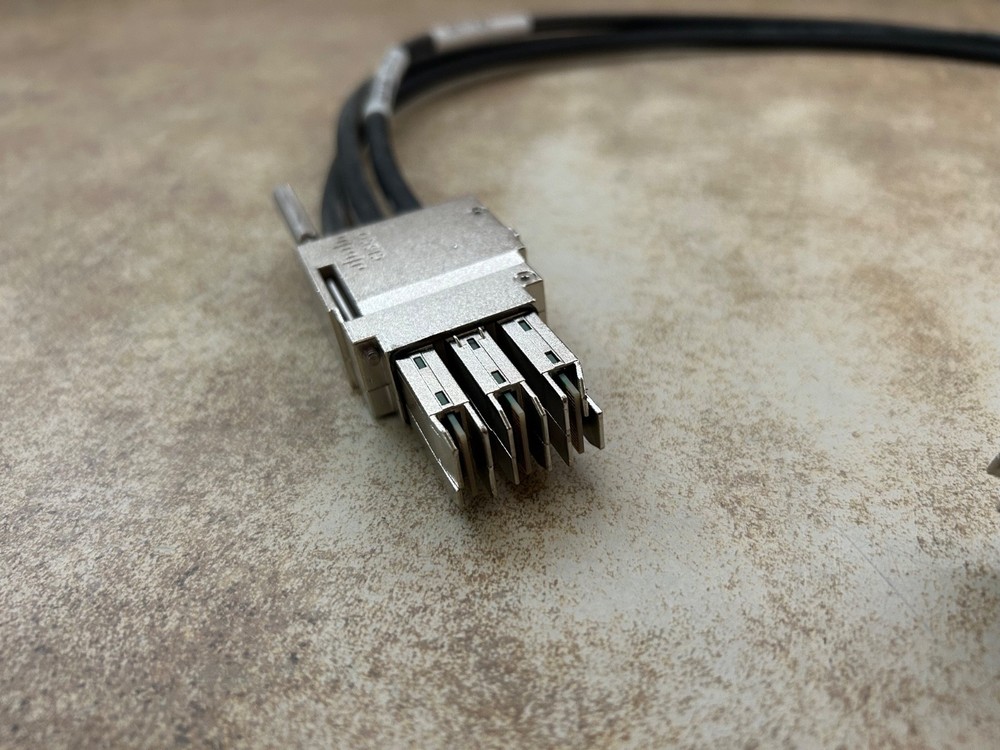 Cisco 9300 Series STACK-T1-1M V01 Stackwise Stacking Cable 1M 800-40404-01