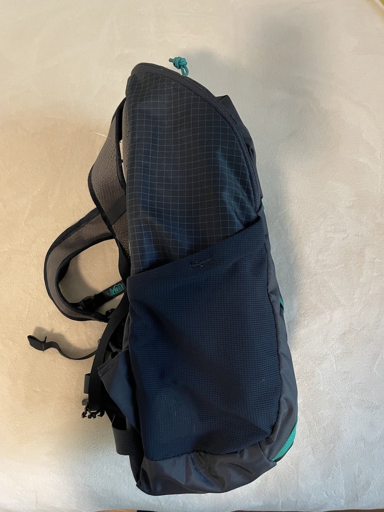 REI Co-op Tarn Hydro 15 is a lightweight hydration backpack