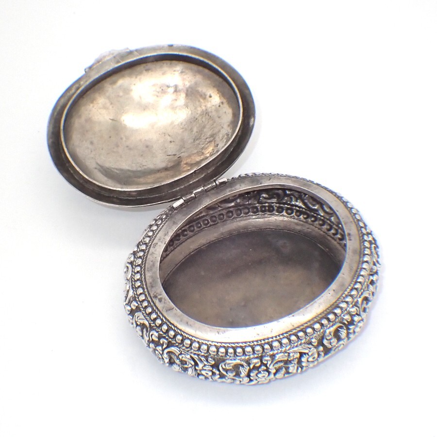 Ornate Oval Box 900 Silver