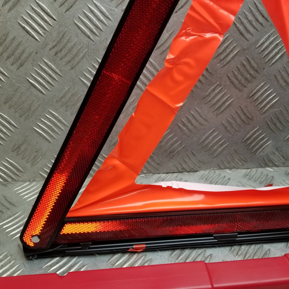 2013 AUDI A4 ESTATE EMERGENCY WARNING TRIANGLE 8K0860251