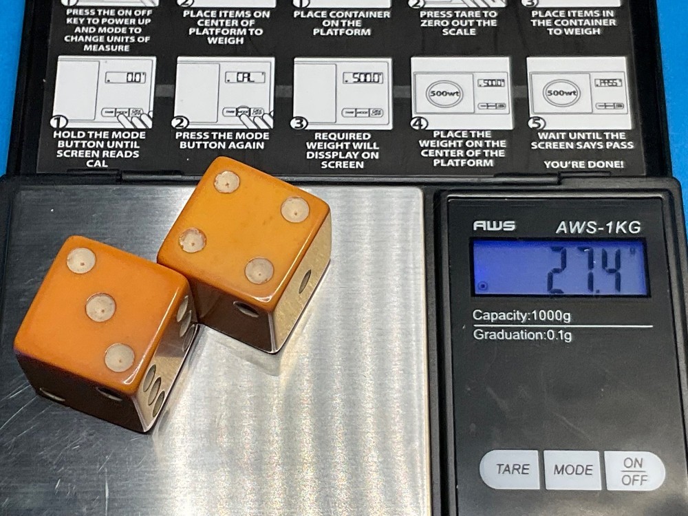 NICE LARGER PAIR OF BAKELITE DICE———LBD-1
