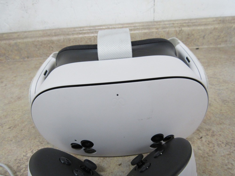 Meta Oculus Quest 3S 128GB Standalone VR Headset