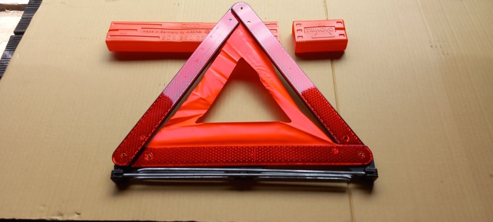 Original warning triangle lightweight construction 8D9860251A (for: Audi A2) 🚛