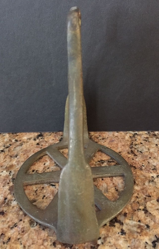 ANTIQUE CAST IRON UNUSUAL SHAPED SADDLE STIRRUP