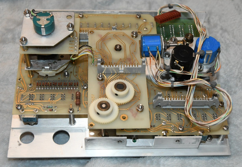 Front Panel With Controls & Readout For HP8565A Spectrum Analyzer Good Pull