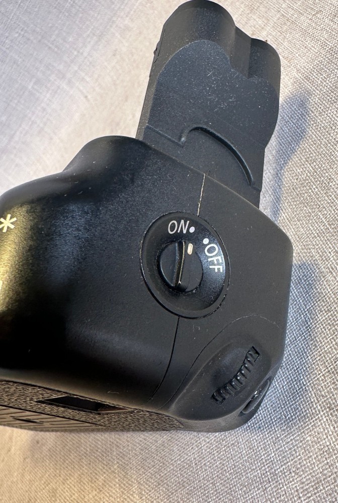 Genuine Canon BG-E2 Camera Battery Grip for EOS 20D 30D 40D 50D