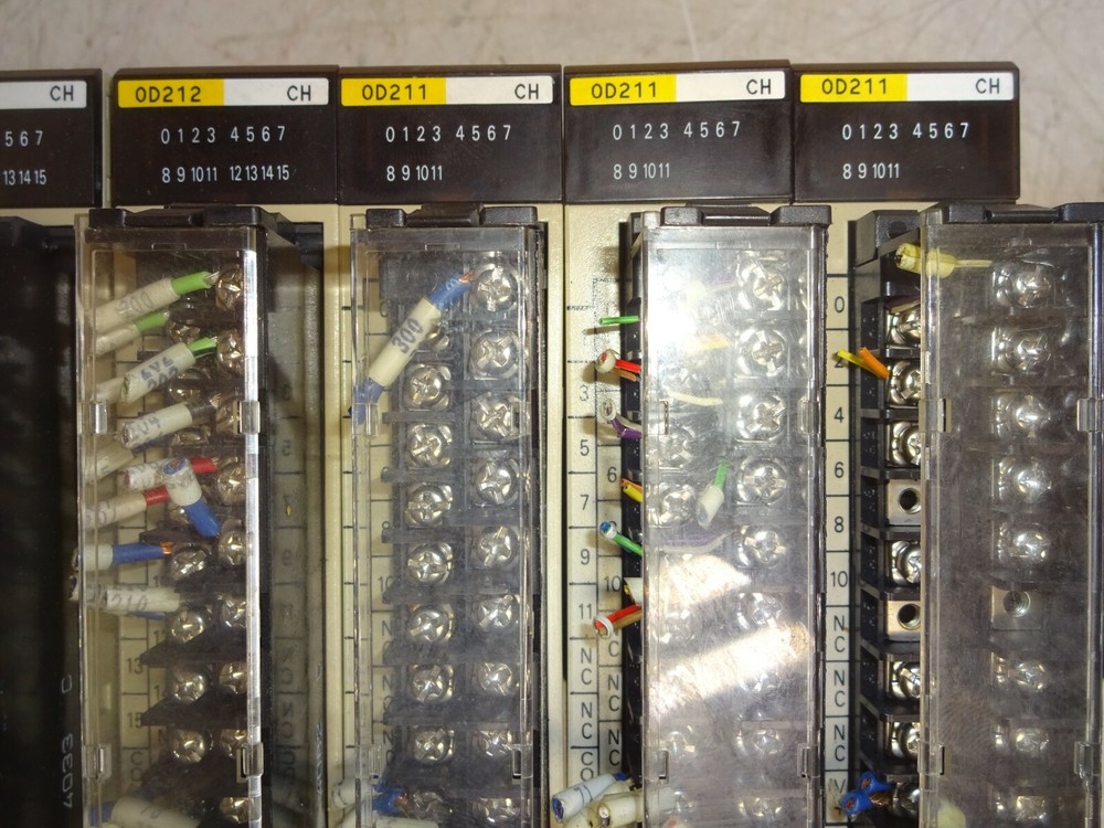 Omron C200h-bc081-v2 Base Unit