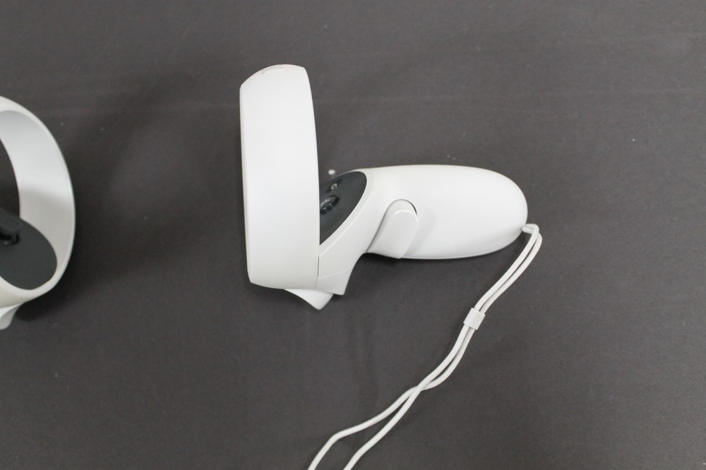 Genuine Meta Quest 2 VR Left & Right Pair Controllers ONLY, WORKS GREAT!