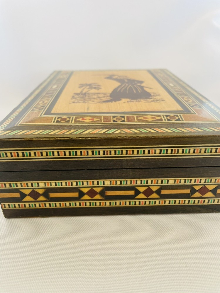 middle eastern wood felt lined , Hinged box. Intricate Details