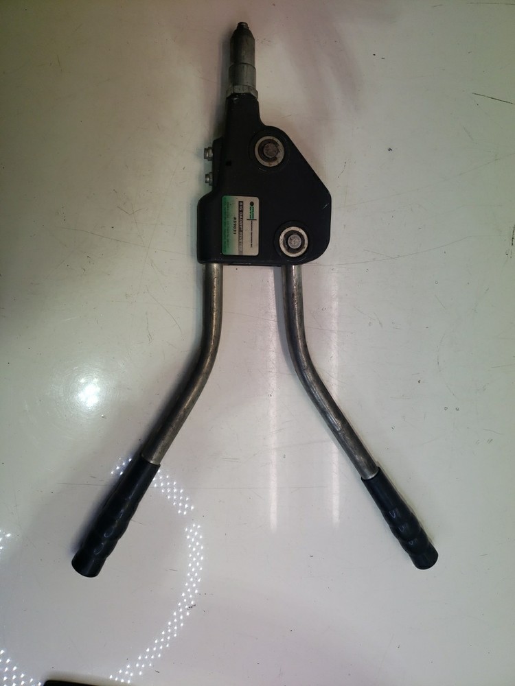 Big Daddy Riveter 39031 Hand Riveter