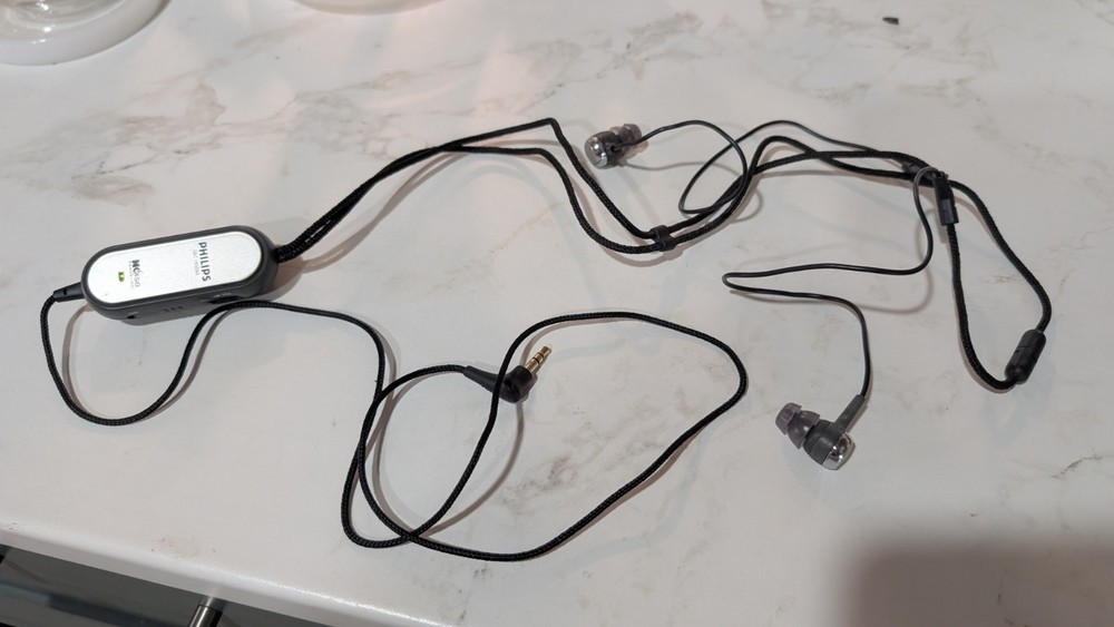 Philips EXP2561 Portable CD Player Silver Blue DBB Shock Protection Programmable