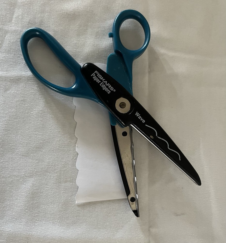 Fiskars Paper Edgers (Scissors) Wave for Scrapbooking & Crafts Cut 6”