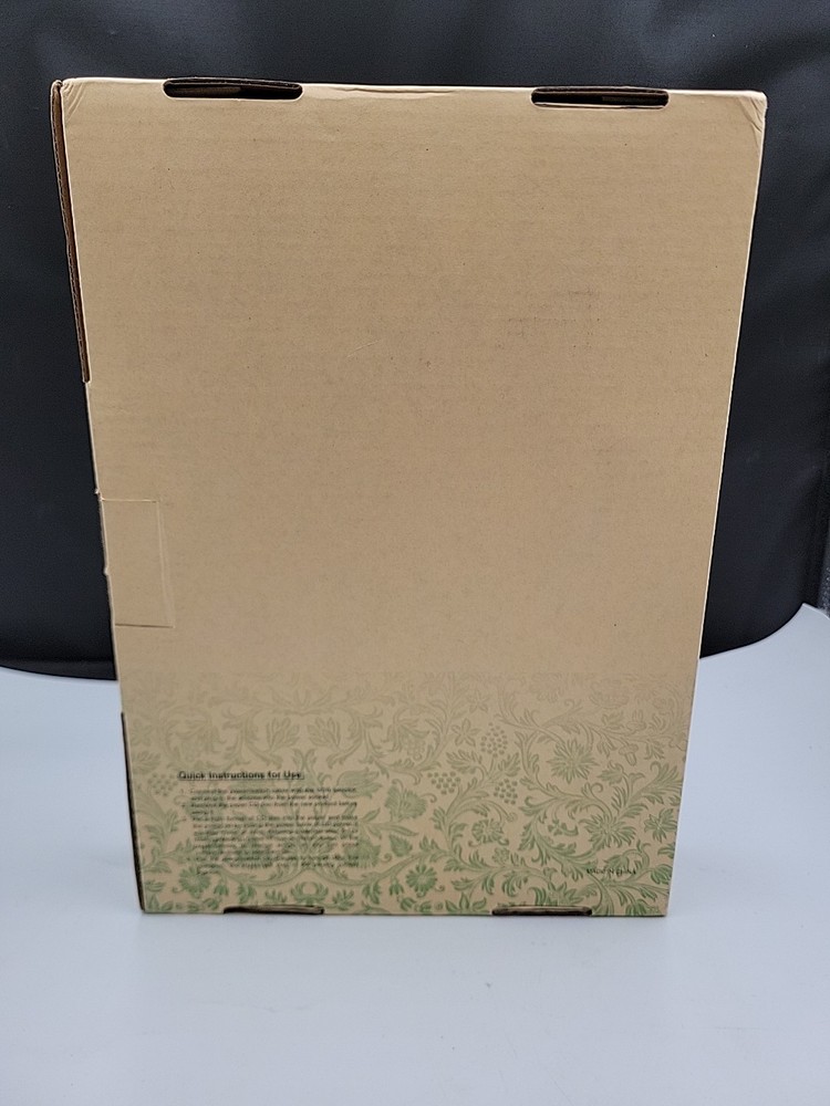 Wall-Mountable CD Player – White (USB Powered) w/ Box & Accessories (Opened)