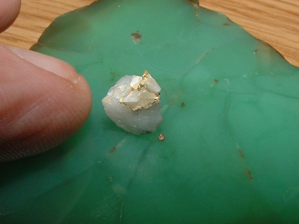 GOLD QUARTZ SPECIMEN .73 GRAM CALIFORNIA MOTHER LODE