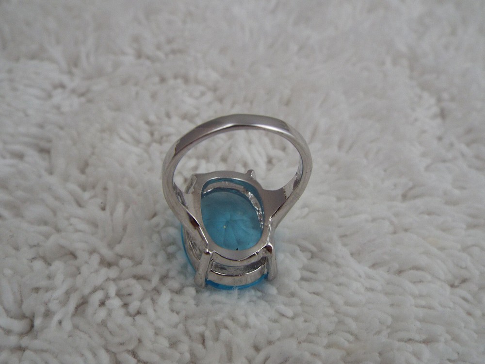 Silvertone Blue Glass Stone Ring ~ Size 6 (J21)