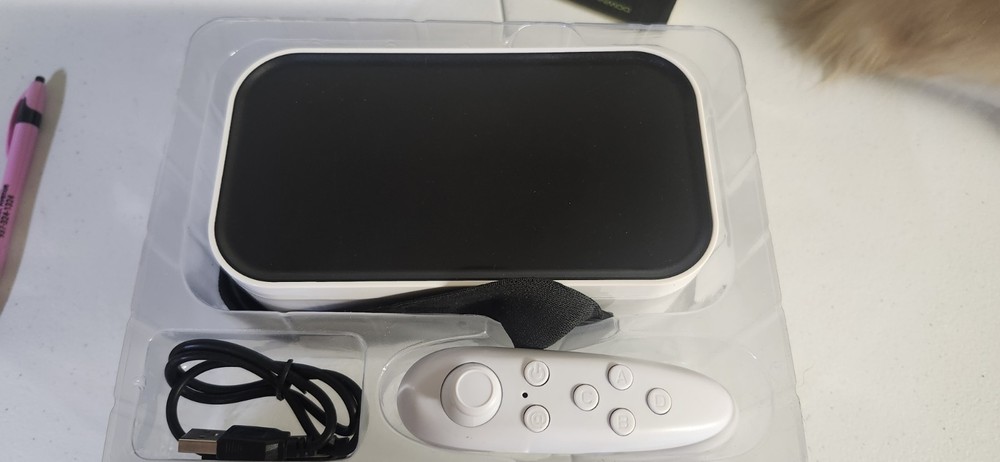 Sharper Image Smartphone 360° Virtual Reality Wity Controller