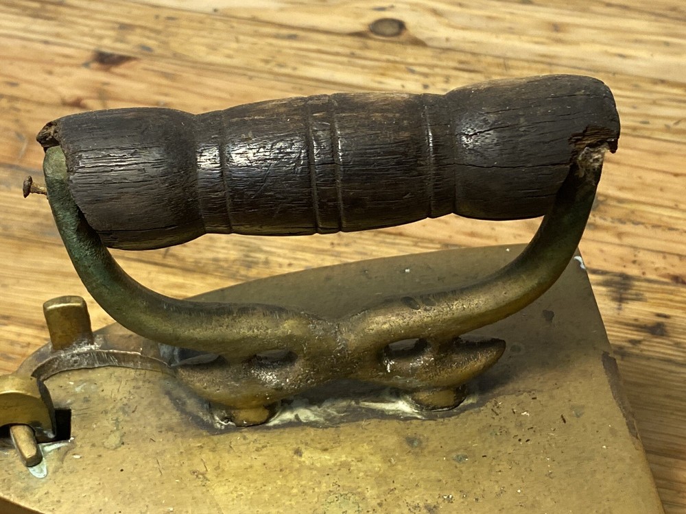 ANTIQUE BRASS SAD IRON LAUNDRY CHARCOAL COAL