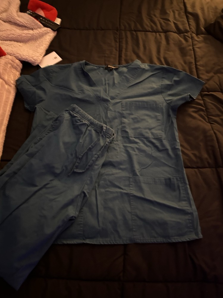 women’s scrub two pair size small