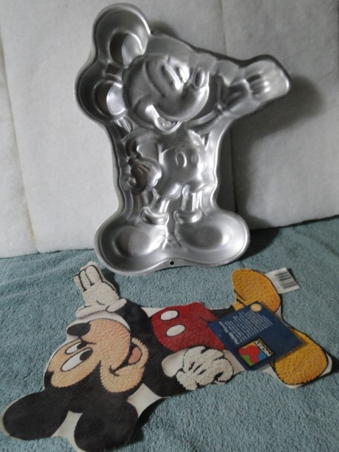 Vintage WILTON 1995 Mickey Mouse Cake Pan #2105-3601 (RETIRED) W/Instructions