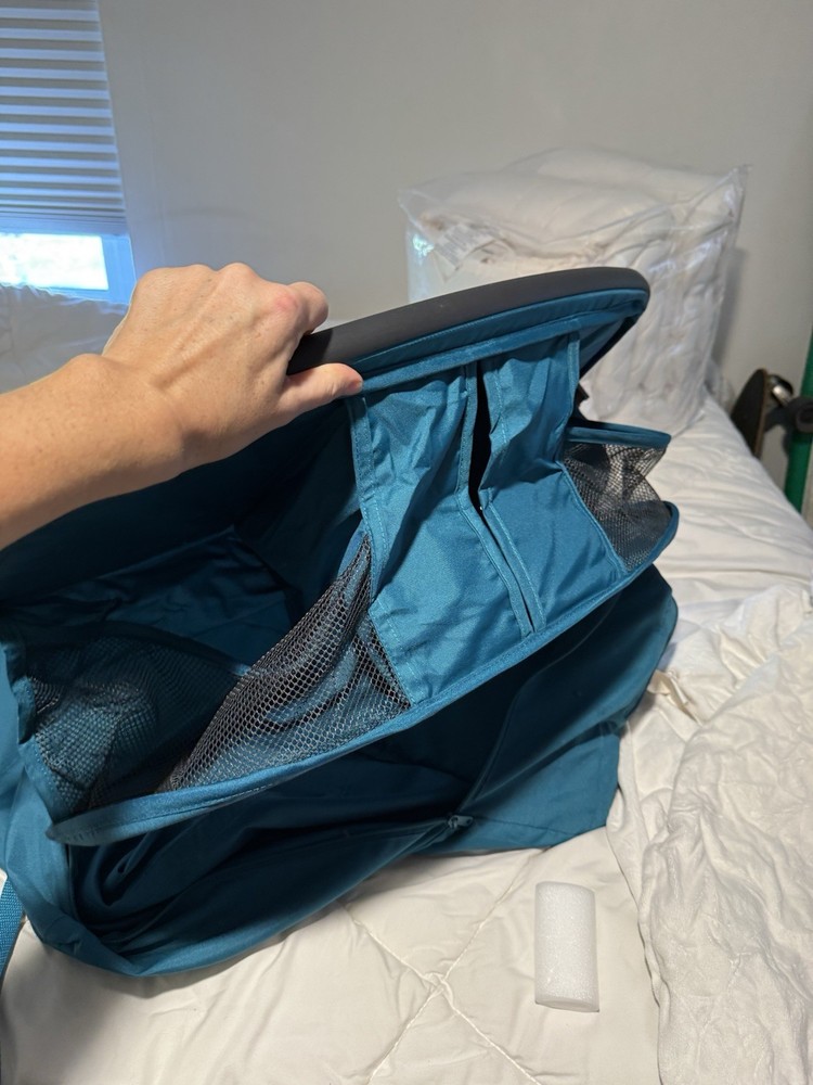 Joovy Bassinet and changing table, turquoise color.