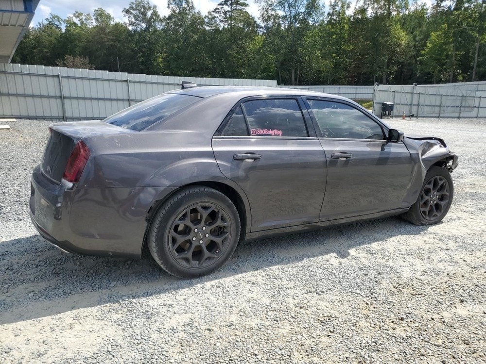 300 2019 Glove Box 5020395