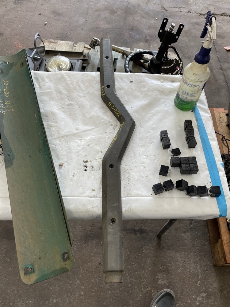 MACK GRILLE 6MF5110M