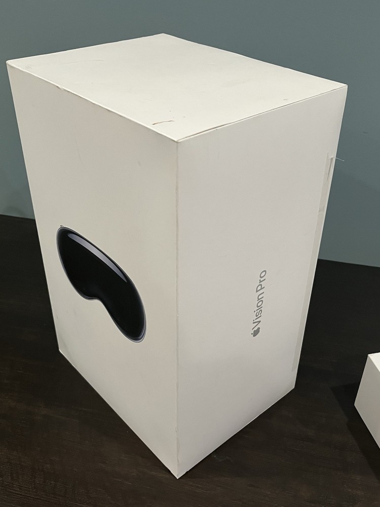 Apple Vision Pro - M2 - 256GB - MQL83LL/A - A2117