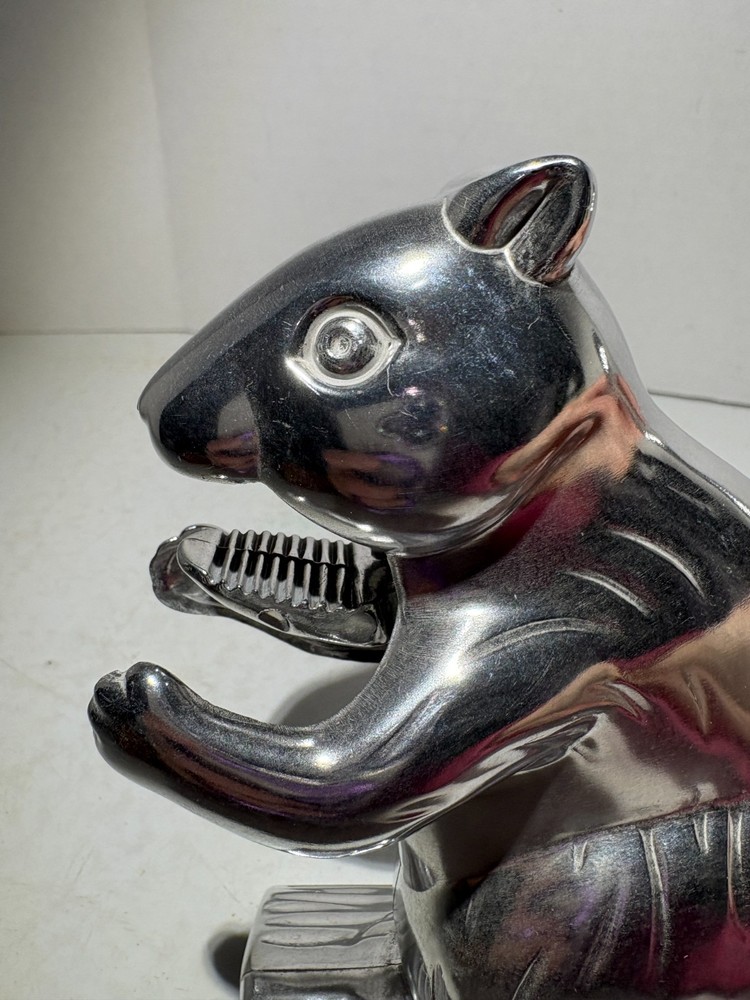 Norpro "Davy Crackit" Squirrel Nutcracker Open Box Never Used