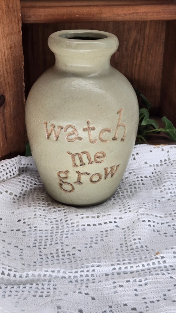 stoneware vase w/ summer barn (26028) hand painted