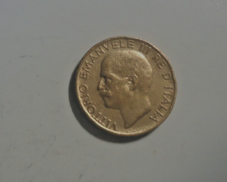 1921 Italy 5 c coin circulated