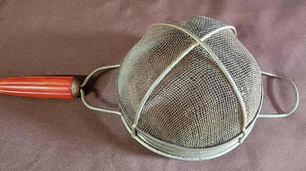 Vintage Androck Red Bakelite Hand Strainer / Sifter Bullet Handle