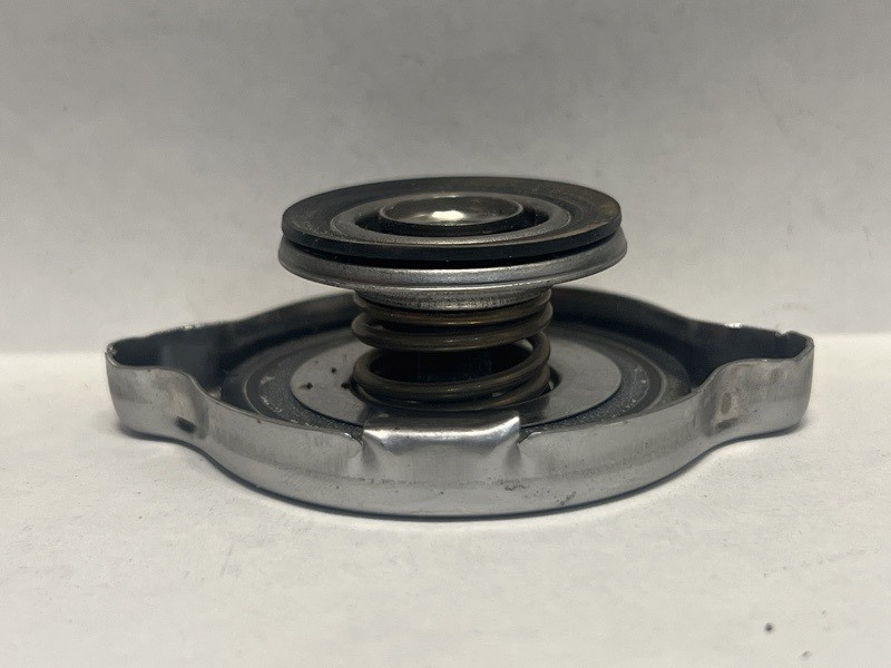 2018 Freightliner MT55 Coolant Cap 0517223003 (789-10089)
