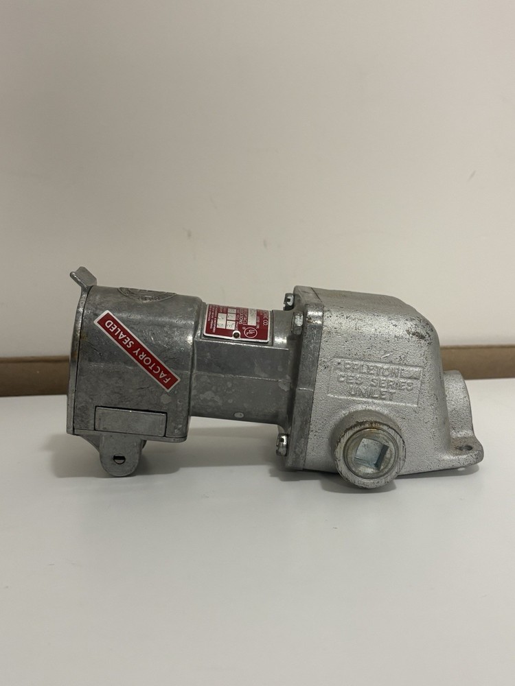 Appleton CES-3034 Delayed Action Receptacle