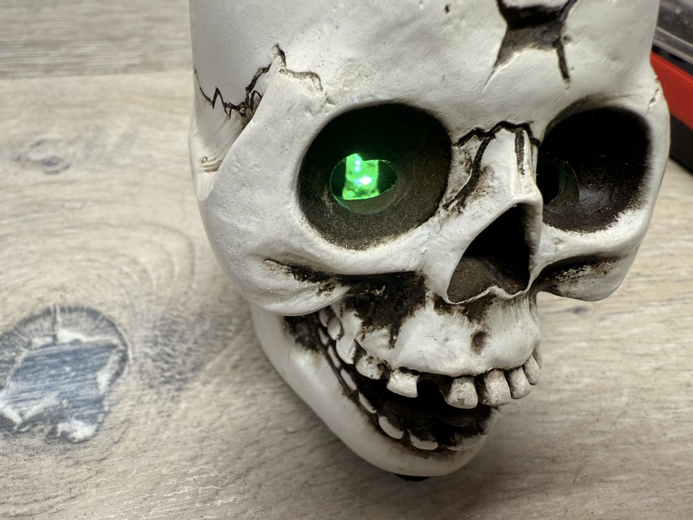 2012 RETIRED YANKEE CANDLE LED LIGHTED TEA LIGHT SKULL 2”